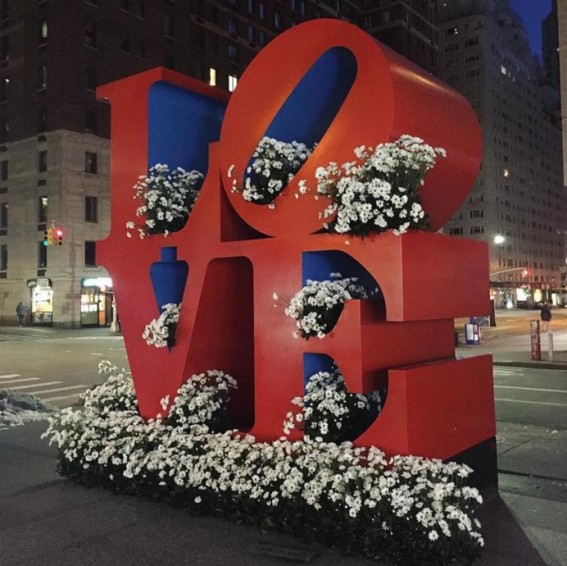 Crime or art? Someone is turning New York City trash cans into giant vases of flowers.
