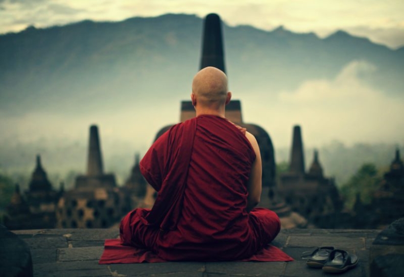 "¿De dónde son los palacios? ¡Meditado!": la vida y la abnegación de los Dalai Lamas "¿De dónde son los palacios? ¡Meditado!": la vida y la abnegación de los Dalai Lamas
