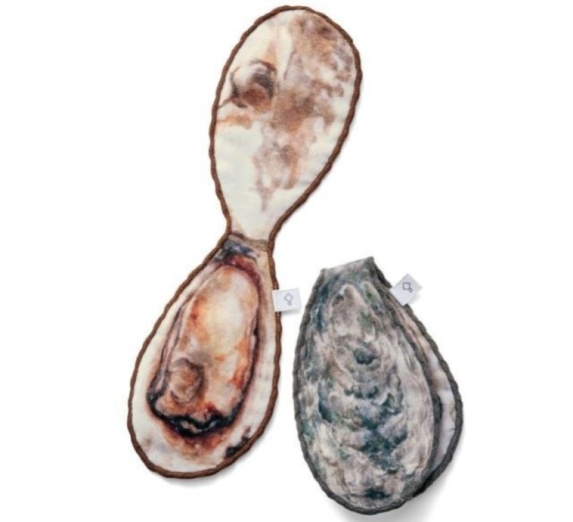 Delicacy on the shoulder: a Japanese firm has created an oyster-shaped handbag