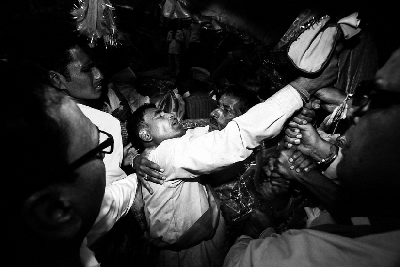 Difficult pilgrimage in the Himalayas