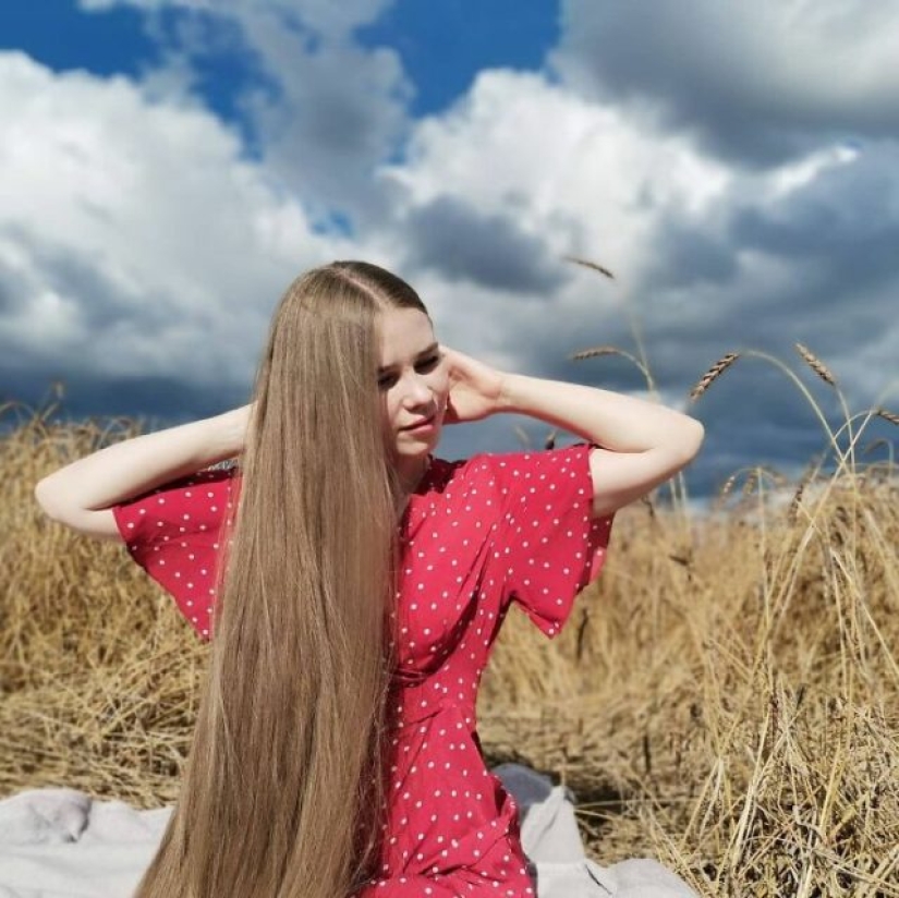 Disney got confused in real life: a woman shows what happens if you don't cut your hair 23 years old Disney got confused in real life: a woman shows what happens if you don't cut your hair 23 years old