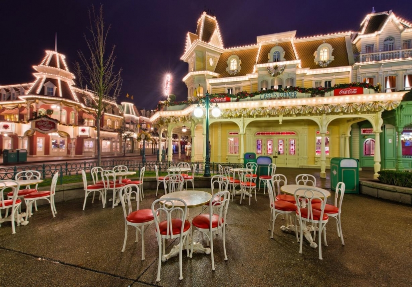 Disneyland es un mundo mágico donde los adultos se convierten en niños