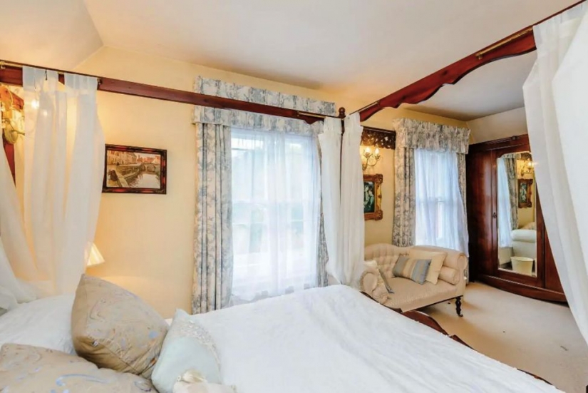 Do you want to spend the night in the house of Harry Potter? Airbnb to help! Do you want to spend the night in the house of Harry Potter? Airbnb to help!