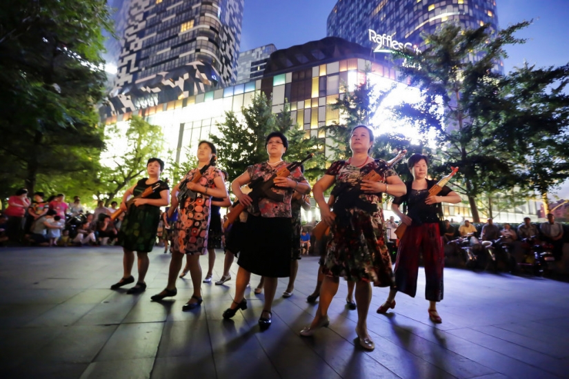 "Don't be lazy, get ready for charging!" How fitness has become part of the culture in China "Don't be lazy, get ready for charging!" How fitness has become part of the culture in China