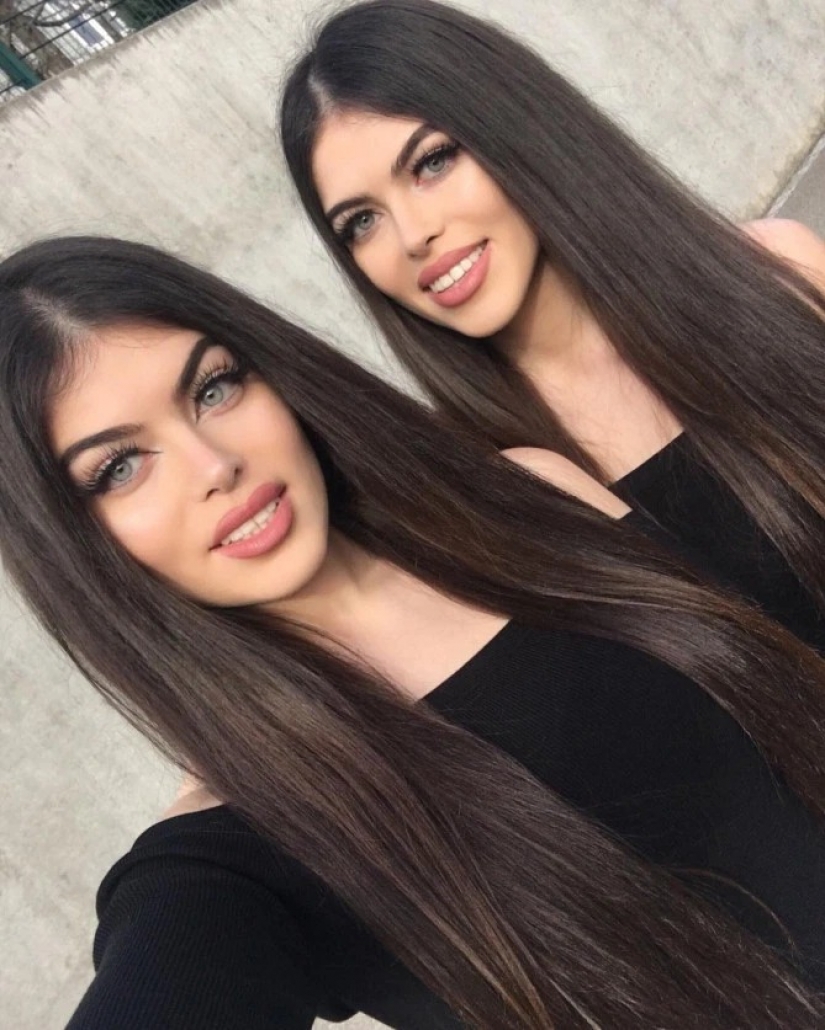 Double portion of glamour: why twin beauties are so in demand in the fashion industry Double portion of glamour: why twin beauties are so in demand in the fashion industry
