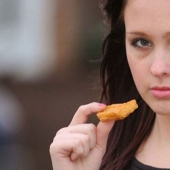 Drunk vegan friends fed chicken, and she did not appreciate the joke and reported to the police