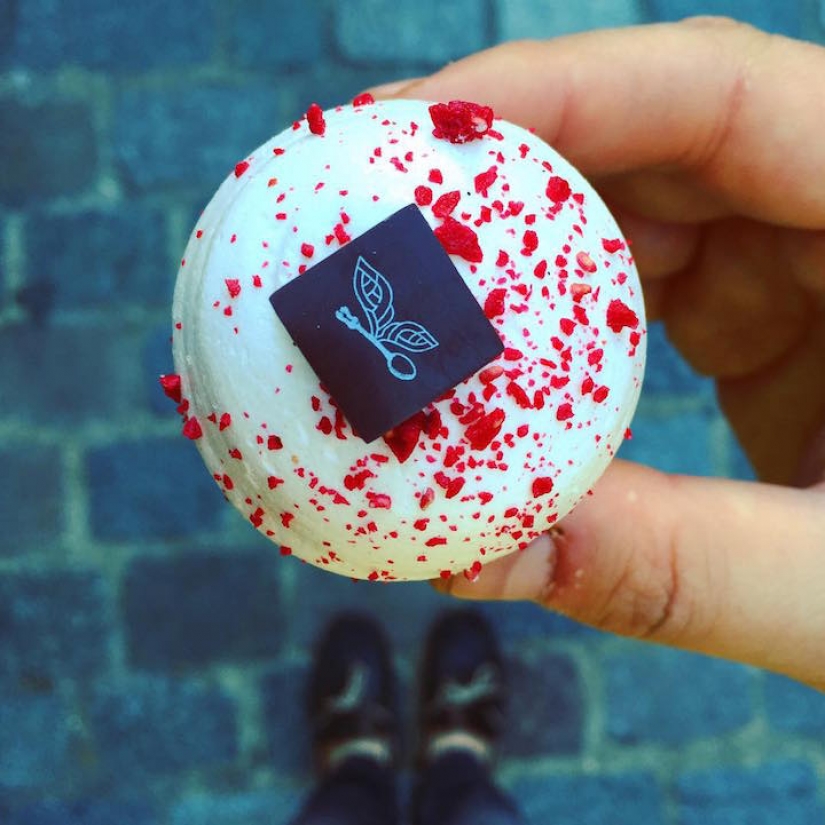 Eclair como arte: postres y zapatos en el Instagram de Tal Spiegel