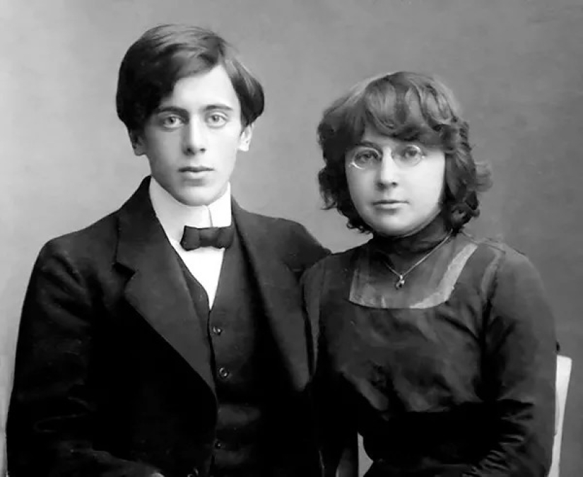 "El amor en forma femenina" por Marina Tsvetaeva. ¿Qué tipo de relación tenía el poeta con la actriz Sophia Golliday? "El amor en forma femenina" por Marina Tsvetaeva. ¿Qué tipo de relación tenía el poeta con la actriz Sophia Golliday?