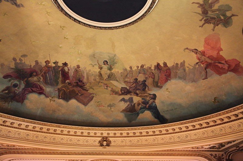 El Ateneo Grand Splendid is the most beautiful bookstore