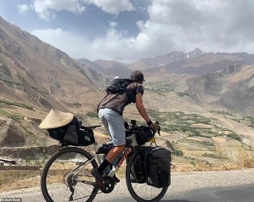 El Británico compró la bicicleta en China, y viajó 15 mil millas a Inglaterra