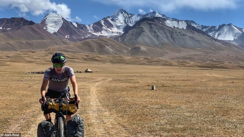 El Británico compró la bicicleta en China, y viajó 15 mil millas a Inglaterra