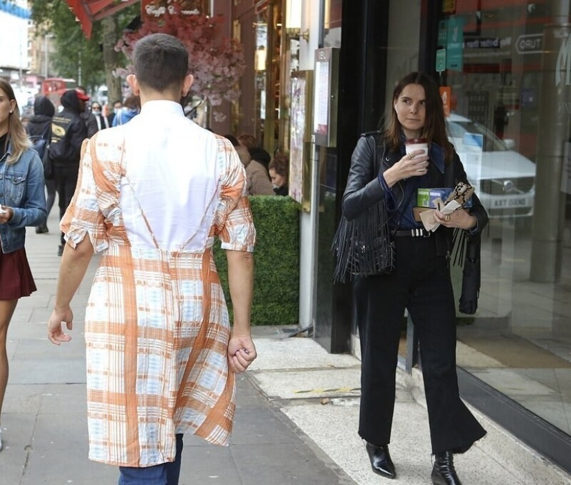 El británico llevó a cabo un experimento: caminó por Londres en un vestido y miró la reacción de los residentes El británico llevó a cabo un experimento: caminó por Londres en un vestido y miró la reacción de los residentes