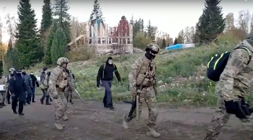 El día del Juicio por "Jesús de Siberia": por qué el líder de la "Iglesia del Último Testamento" Sergei Torop fue arrestado El día del Juicio por "Jesús de Siberia": por qué el líder de la "Iglesia del Último Testamento" Sergei Torop fue arrestado