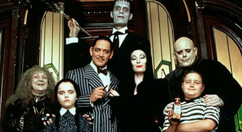 El dulce encanto del humor negro: hechos desconocidos sobre la historia de la familia Addams El dulce encanto del humor negro: hechos desconocidos sobre la historia de la familia Addams