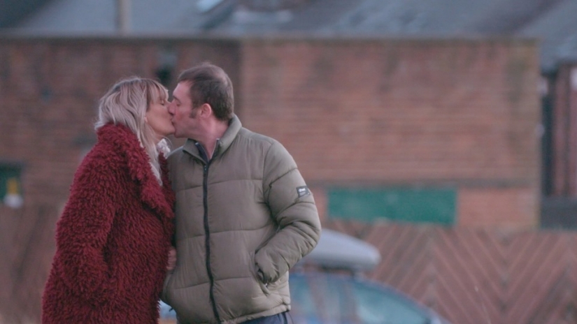 El equipo " L " se apresura al rescate: cómo un grupo de lesbianas ayuda a mejorar la vida íntima de las parejas comunes