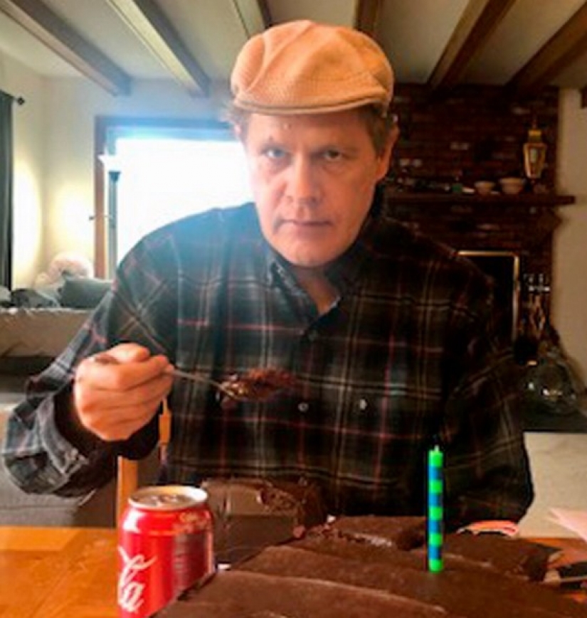 El estadounidense estuvo detenido durante 2,5 años en una clínica psiquiátrica, confundiéndolo con otro