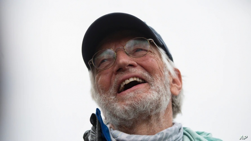 El estadounidense se interesó por el montañismo a la edad de 68 años, y a los 75 conquistó el Monte Everest El estadounidense se interesó por el montañismo a la edad de 68 años, y a los 75 conquistó el Monte Everest