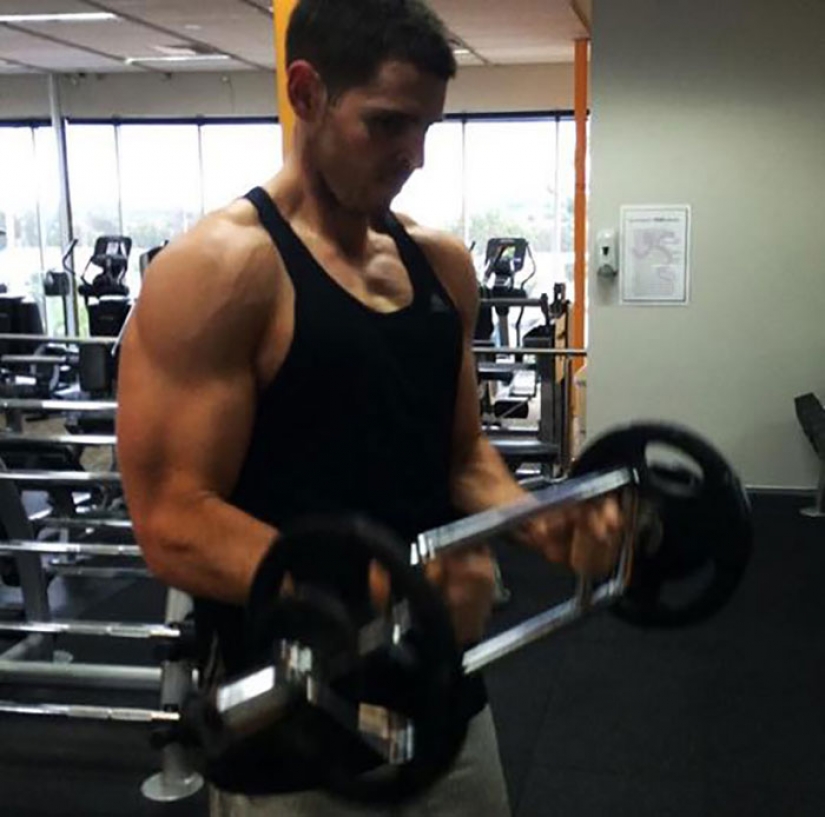 El ex ganador del programa de televisión sobre adelgazamiento se ha convertido en un verdadero macho El ex ganador del programa de televisión sobre adelgazamiento se ha convertido en un verdadero macho