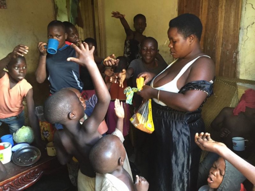 El genio de la fertilidad en Uganda: un 39 años de edad, madre soltera, ella está criando a sus 38 niños