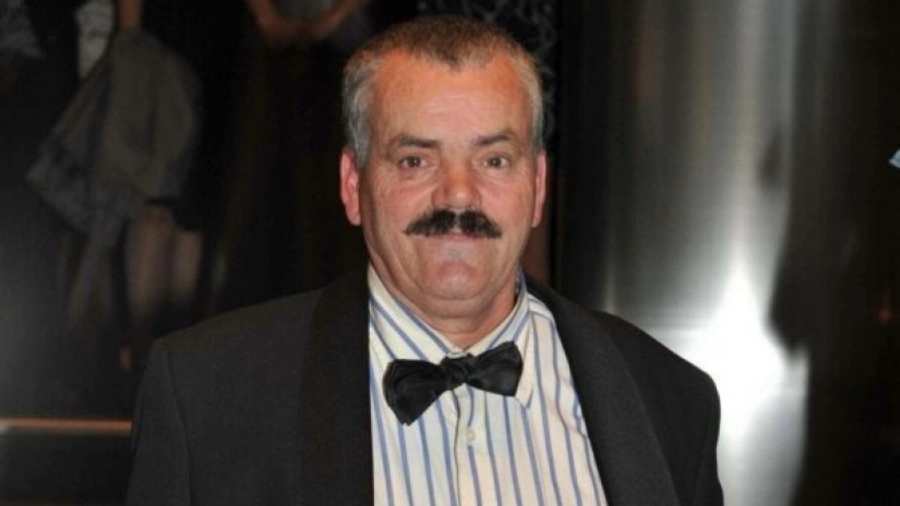 El hombre sonriente murió-meme del comediante español Juan Hoya Borja El hombre sonriente murió-meme del comediante español Juan Hoya Borja