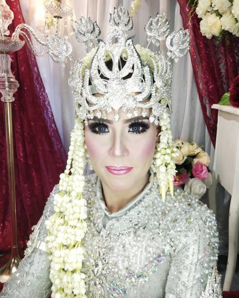 El infierno de una boda: cómo pintar novias para una sesión de fotos en Asia El infierno de una boda: cómo pintar novias para una sesión de fotos en Asia