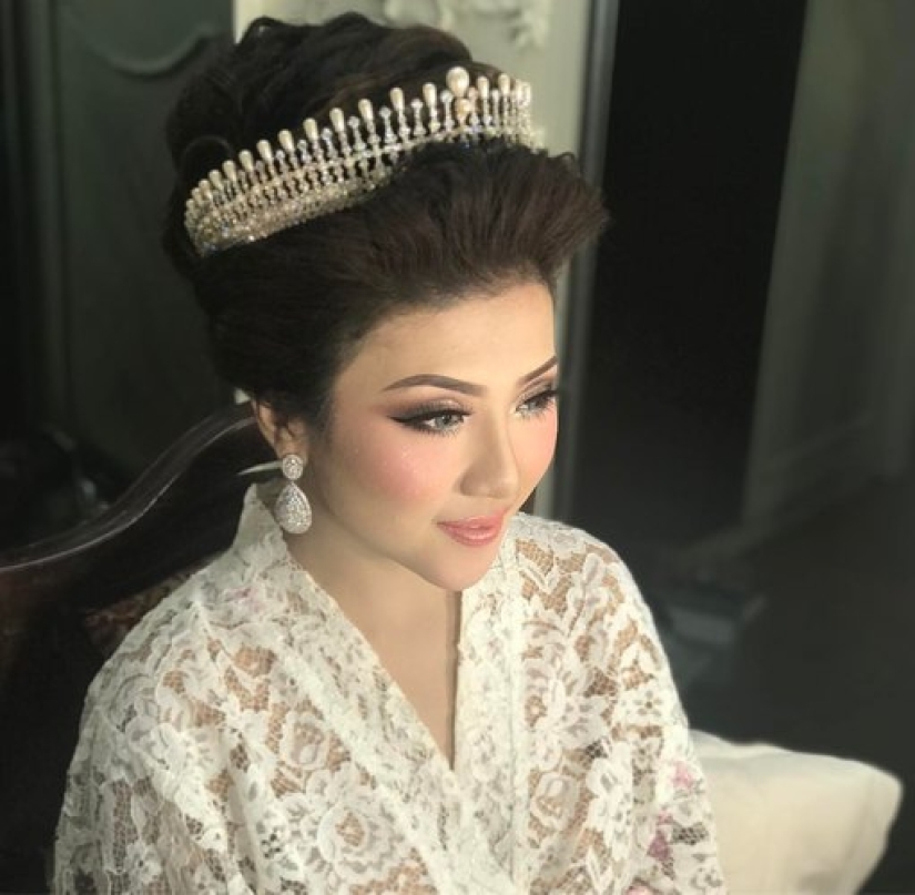 El infierno de una boda: cómo pintar novias para una sesión de fotos en Asia El infierno de una boda: cómo pintar novias para una sesión de fotos en Asia