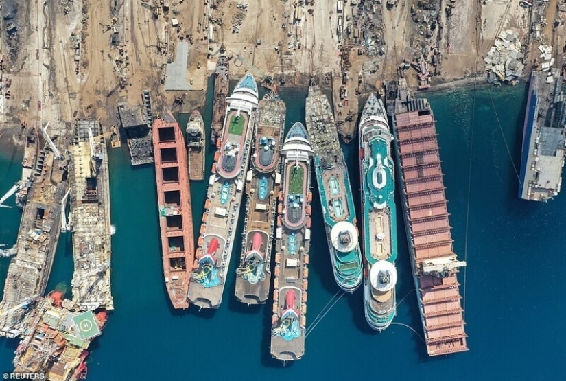 El negocio de los cruceros está navegando hacia el cementerio: cómo el coronavirus está arruinando una industria multimillonaria El negocio de los cruceros está navegando hacia el cementerio: cómo el coronavirus está arruinando una industria multimillonaria