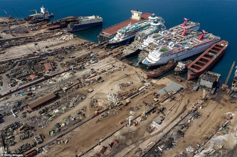 El negocio de los cruceros está navegando hacia el cementerio: cómo el coronavirus está arruinando una industria multimillonaria El negocio de los cruceros está navegando hacia el cementerio: cómo el coronavirus está arruinando una industria multimillonaria