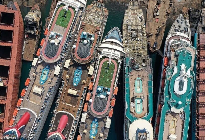 El negocio de los cruceros está navegando hacia el cementerio: cómo el coronavirus está arruinando una industria multimillonaria El negocio de los cruceros está navegando hacia el cementerio: cómo el coronavirus está arruinando una industria multimillonaria