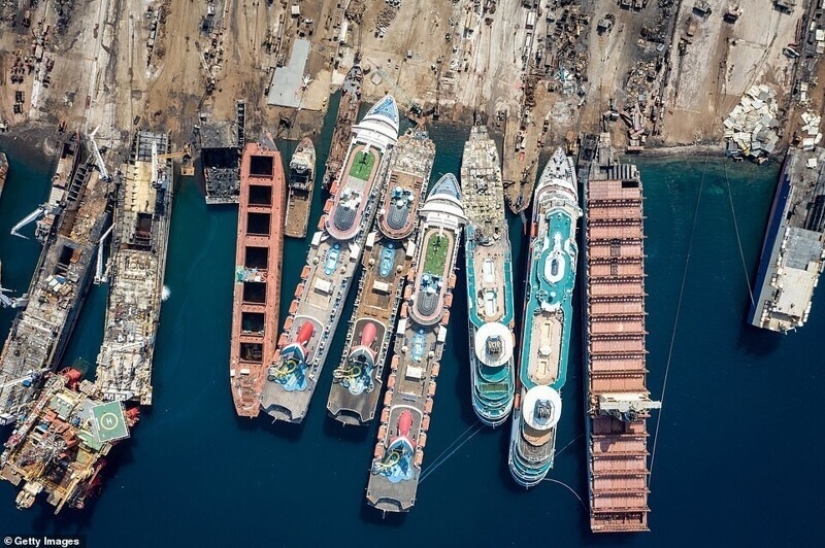 El negocio de los cruceros está navegando hacia el cementerio: cómo el coronavirus está arruinando una industria multimillonaria El negocio de los cruceros está navegando hacia el cementerio: cómo el coronavirus está arruinando una industria multimillonaria