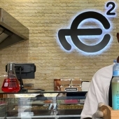 El sabor de la infancia: el café de Oriente medio y sirve bebidas en botellas con pezones