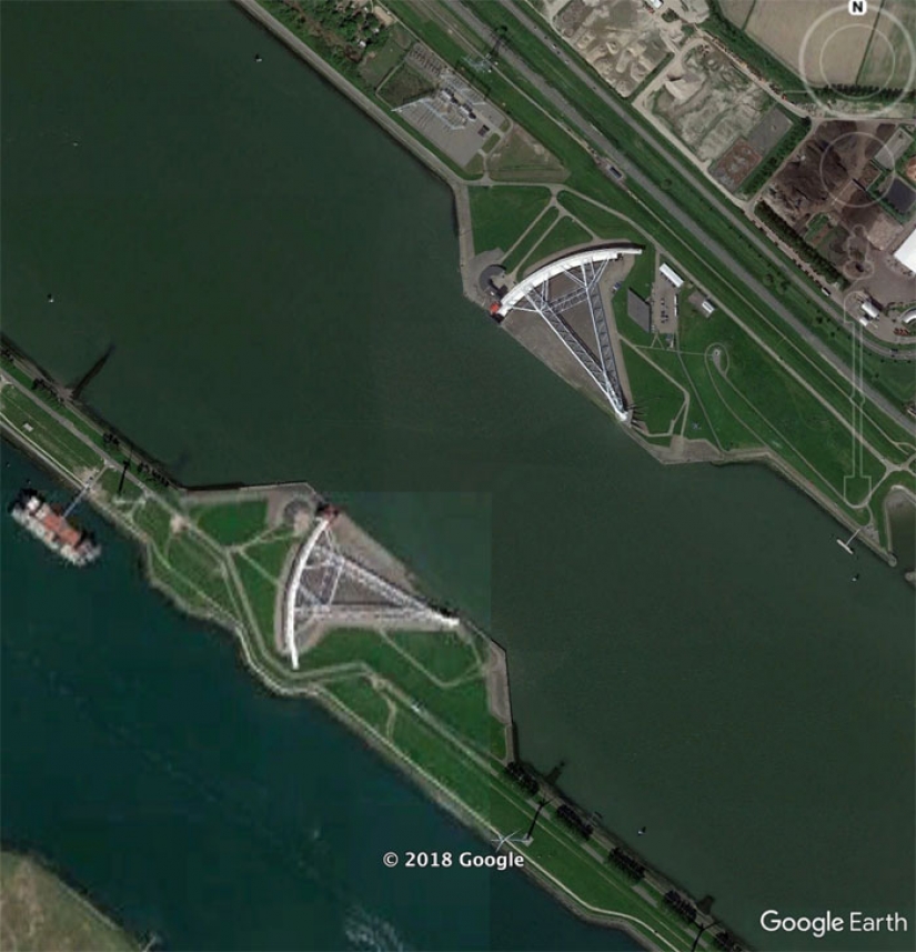 El tipo busca cosas interesantes en Google Earth, y aquí están 18 de sus mejores hallazgos.