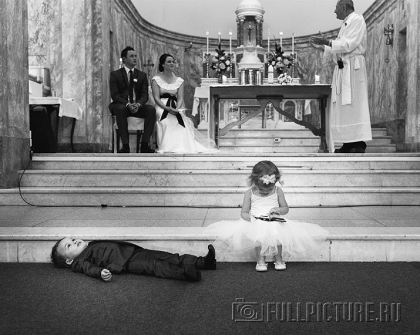 Emociones divertidas de los niños en las bodas.