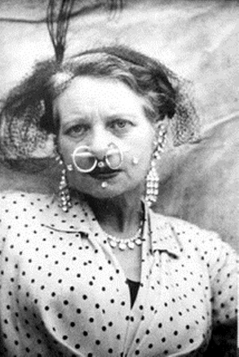 En el nombre del amor: una mujer apretó su cintura a 33 cm por capricho de su marido