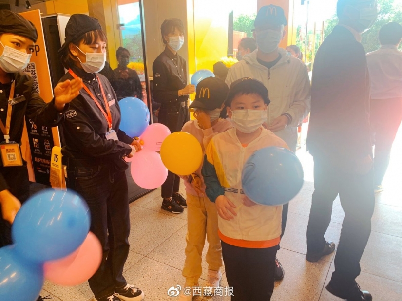 En el Tíbet, se abrió un McDonald's a una altitud de 3700 m sobre el nivel del mar En el Tíbet, se abrió un McDonald's a una altitud de 3700 m sobre el nivel del mar