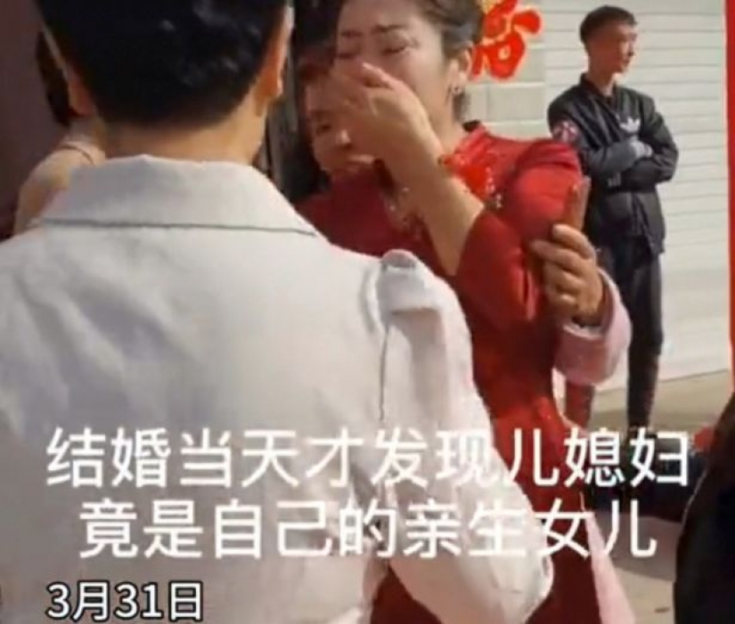 En las bodas en China la madre del novio aprendido en la novia de su hija perdida En las bodas en China la madre del novio aprendido en la novia de su hija perdida
