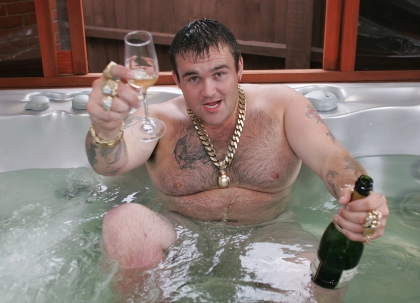 Enemies of the law, favorites of fortune: criminals who hit the jackpot in the British lottery
