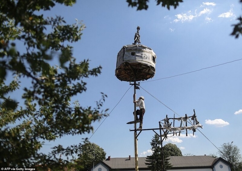Ermitaño serbio de 70 años salió a vacunarse