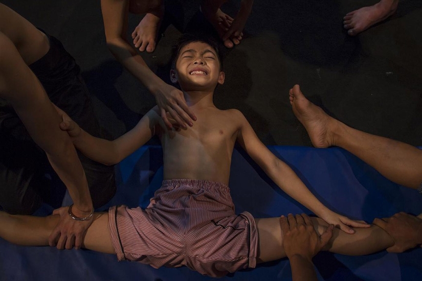 Estar en el personaje: La dura vida cotidiana de los artistas de circo vietnamitas Estar en el personaje: La dura vida cotidiana de los artistas de circo vietnamitas