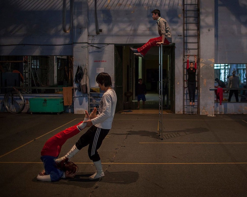 Estar en el personaje: La dura vida cotidiana de los artistas de circo vietnamitas Estar en el personaje: La dura vida cotidiana de los artistas de circo vietnamitas