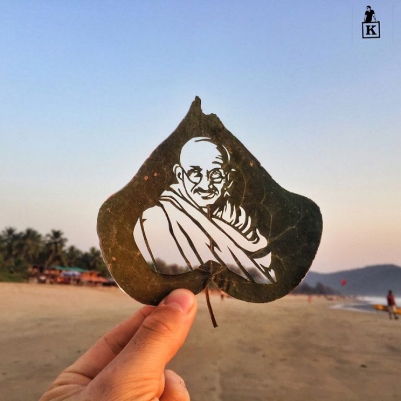 Estas obras fueron realizadas por el artista a partir del papel durante un viaje a la India.