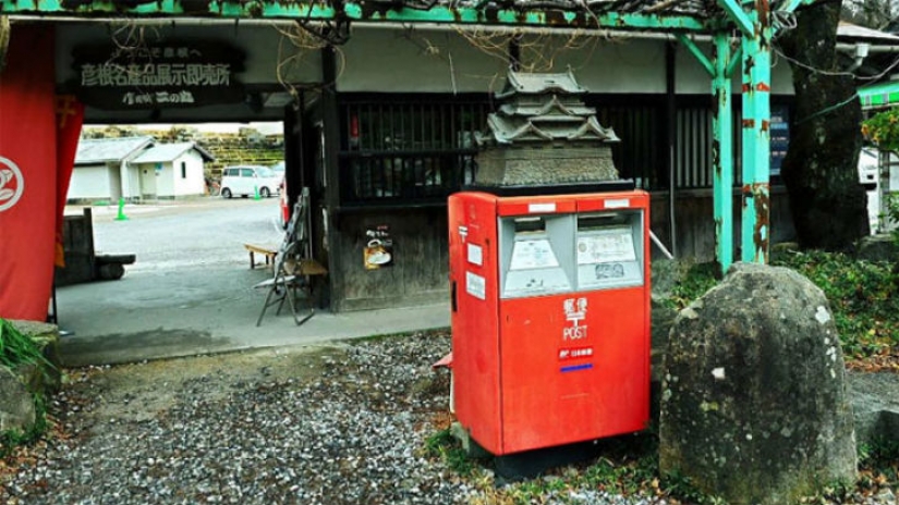Even mailboxes in Japan are very strange