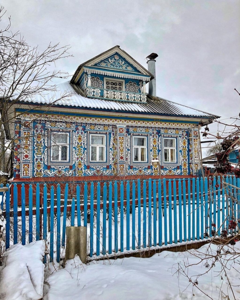 Fairy-tale houses in Russian villages