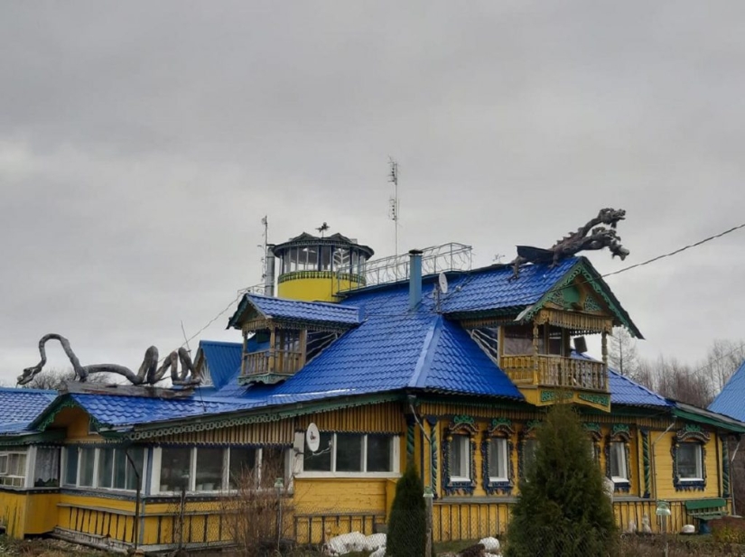 Fairy-tale houses in Russian villages