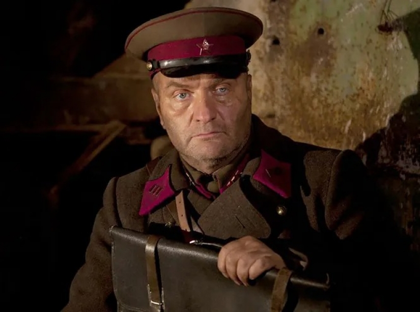 Fake Colonel: Stars who "play war" but didn't serve in the army