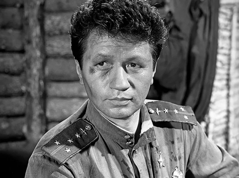 Fake Colonel: Stars who "play war" but didn't serve in the army