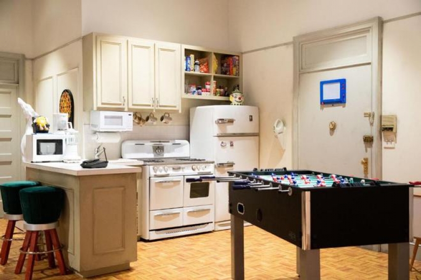 Fans of "Friends" will be able to spend the night in the apartment of Monica and Rachel for $ 20