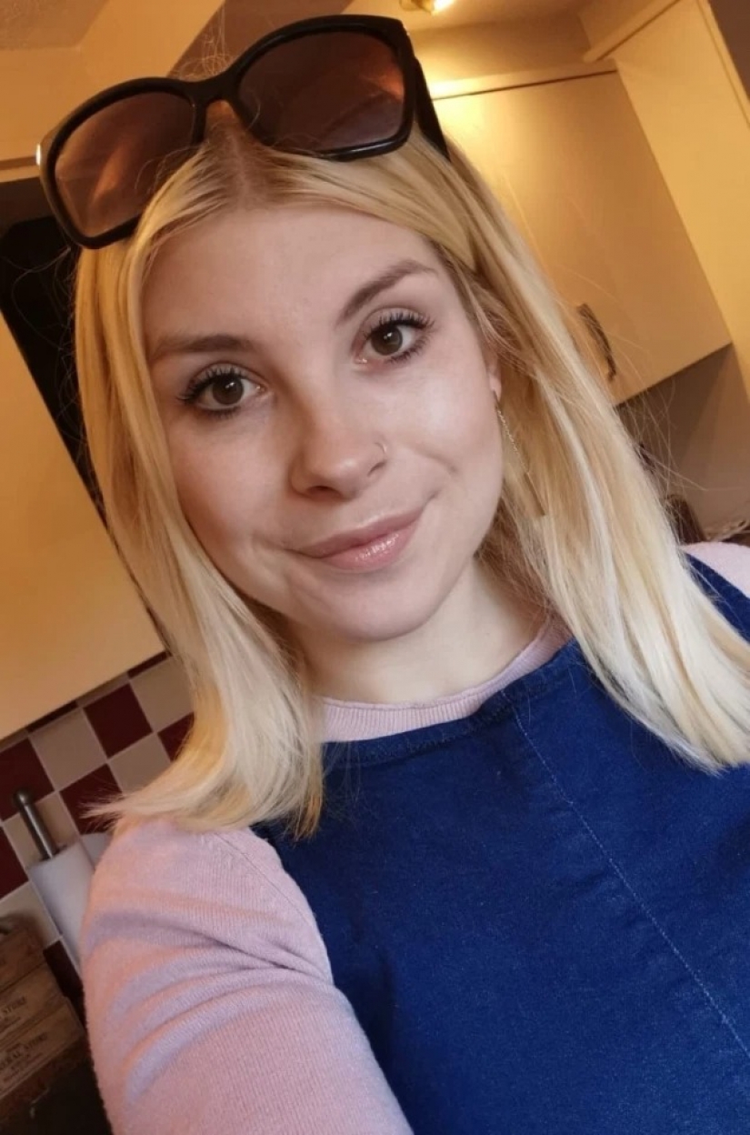 Flexible schedule: how a single mother works as a webcam model while her daughters are at school Flexible schedule: how a single mother works as a webcam model while her daughters are at school