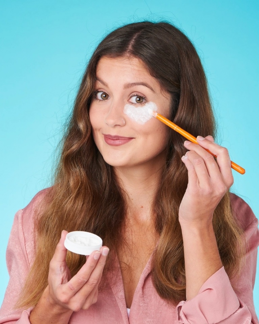 Foil curls and soda instead of powder: do life hacks beauty of TikTok? Foil curls and soda instead of powder: do life hacks beauty of TikTok?