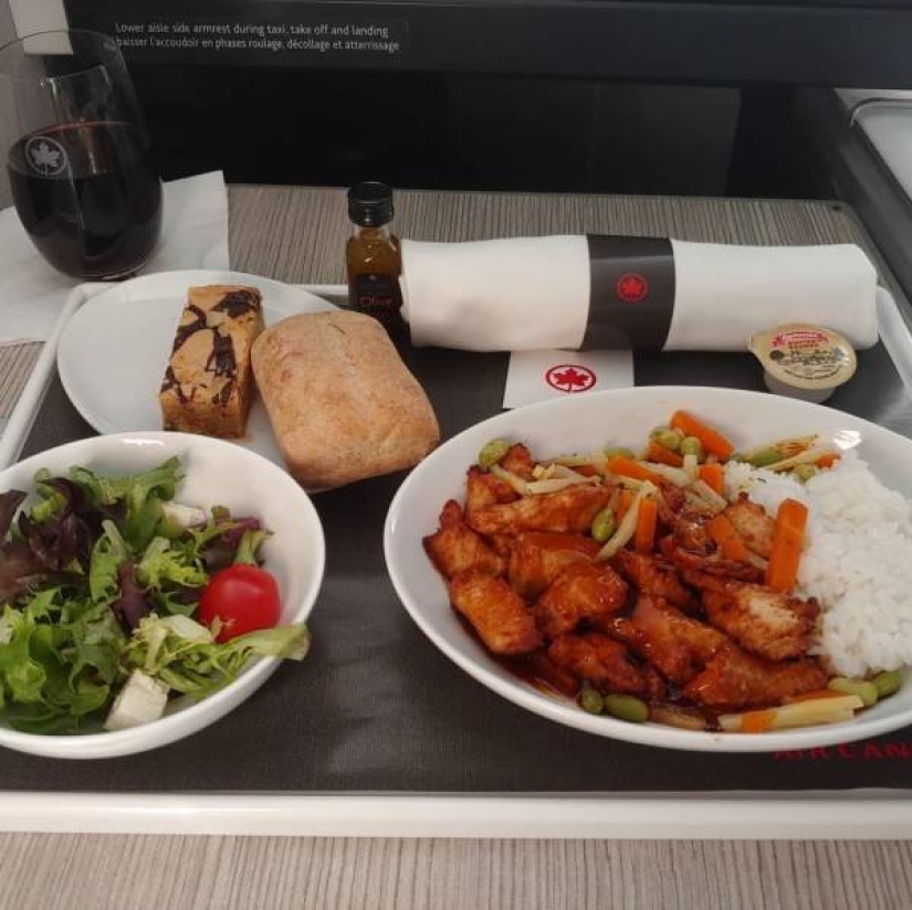 Food or food? How to feed in business class and economy class of different airlines Food or food? How to feed in business class and economy class of different airlines